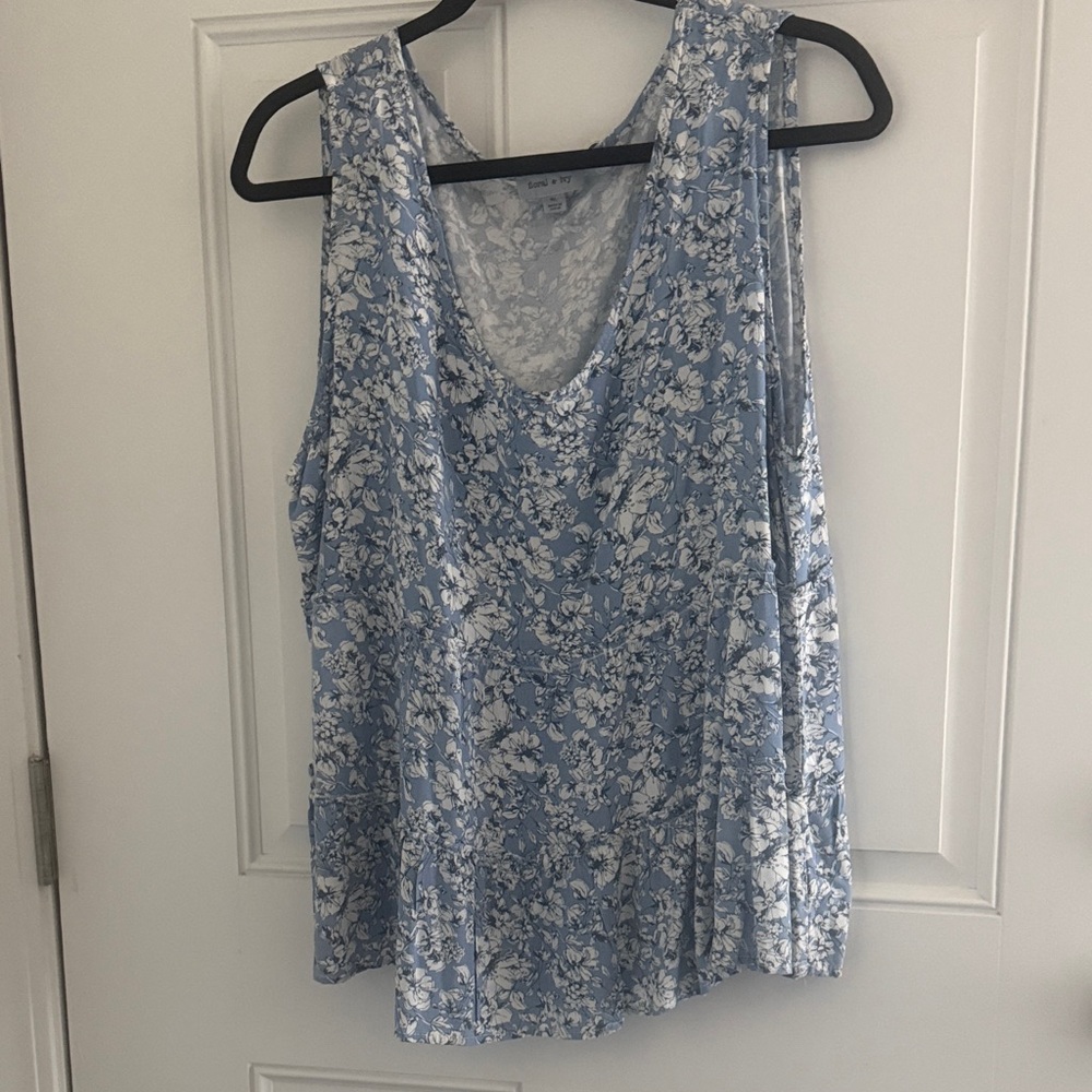 Light Blue Floral Scoop Neck Women's Tank Top